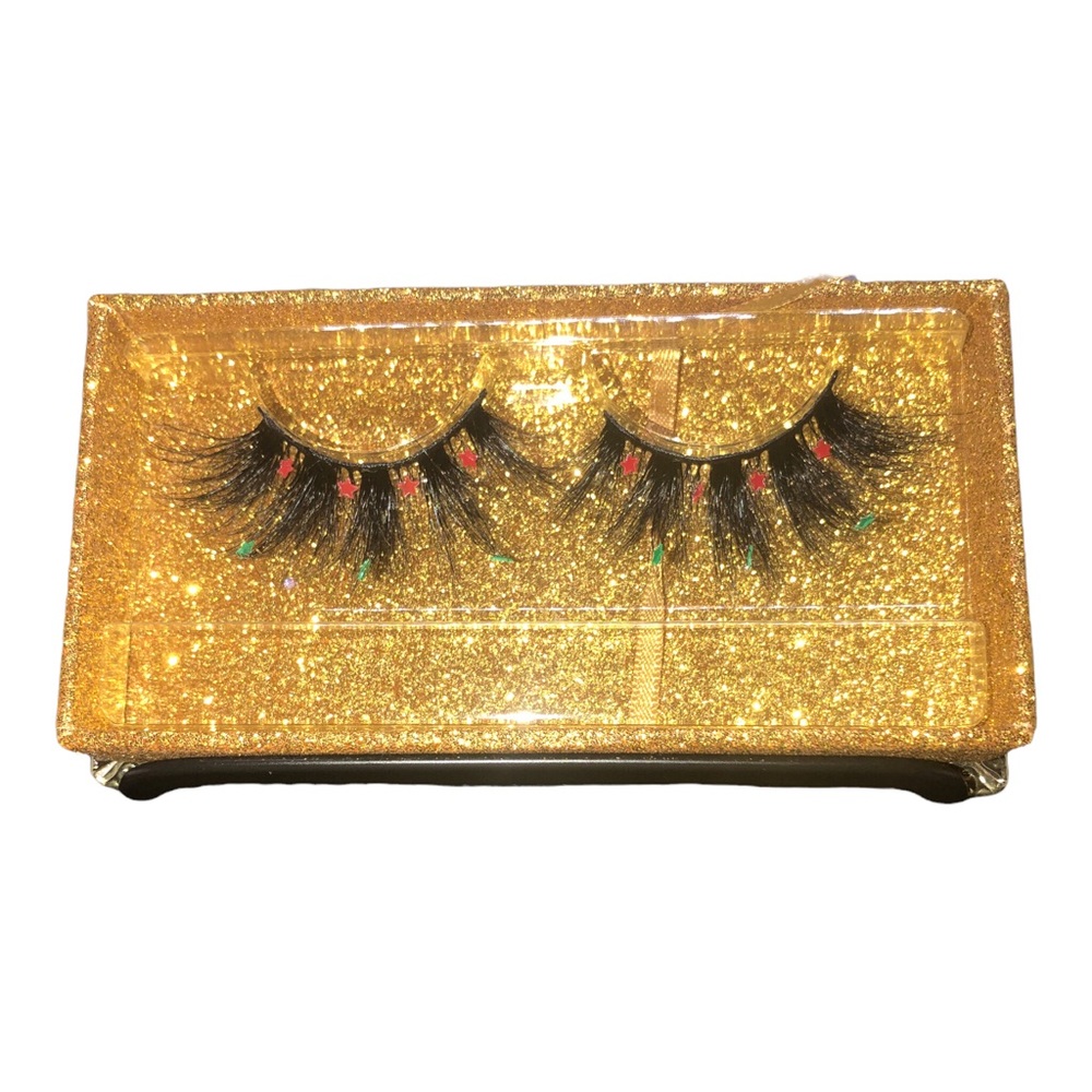 Dramatic lashes with red and green star shaped sparkles. Comes w/ magnetic pen.